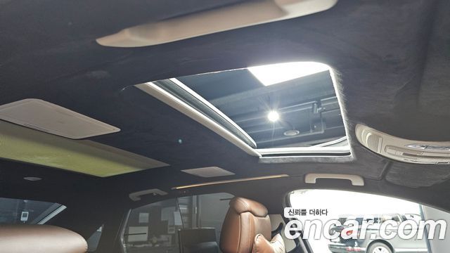 Audi A8 2011 — photo 18