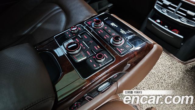Audi A8 2011 — photo 19