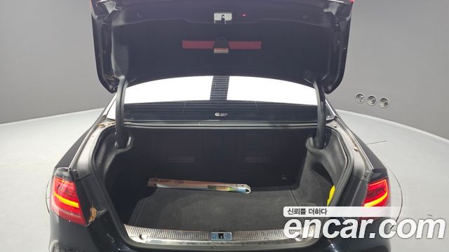 Audi A8 2011 — photo 20