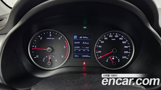 Kia Stonic 2018 — photo 11