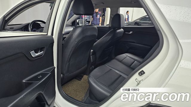 Kia Stonic 2018 — photo 18