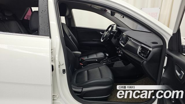 Kia Stonic 2018 — photo 16