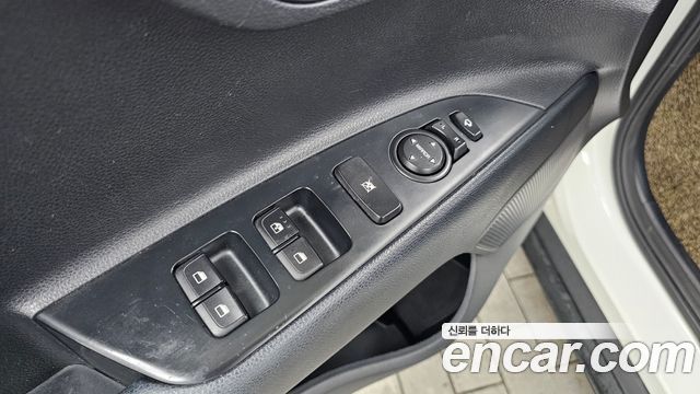 Kia Stonic 2018 — photo 28
