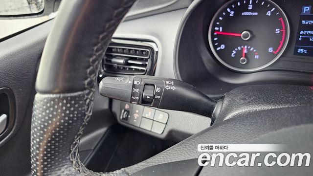 Kia Stonic 2018 — photo 30