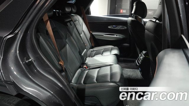 Genesis GV70 2021 — photo 17