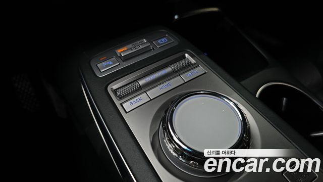 Genesis GV70 2021 — photo 28