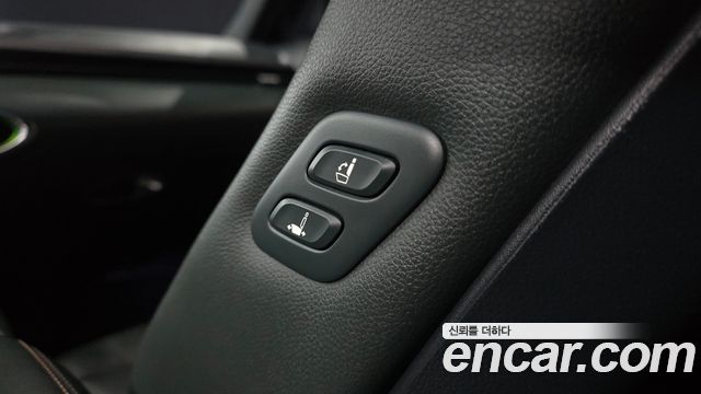 Genesis GV70 2021 — photo 29