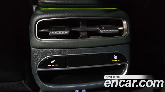 Genesis GV70 2021 — photo 30