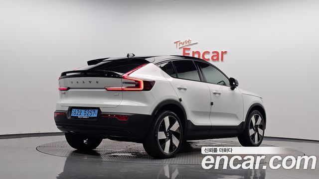 Volvo C40 2022 — photo 2