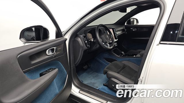 Volvo C40 2022 — photo 13