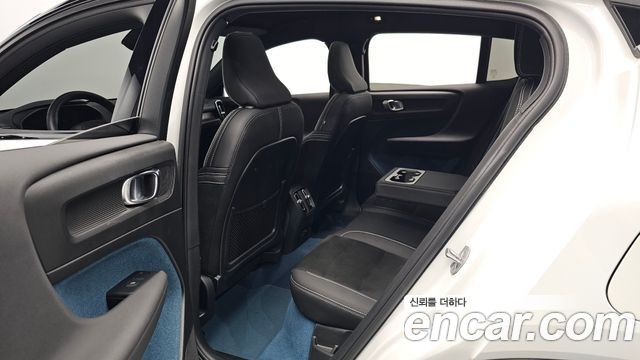 Volvo C40 2022 — photo 17