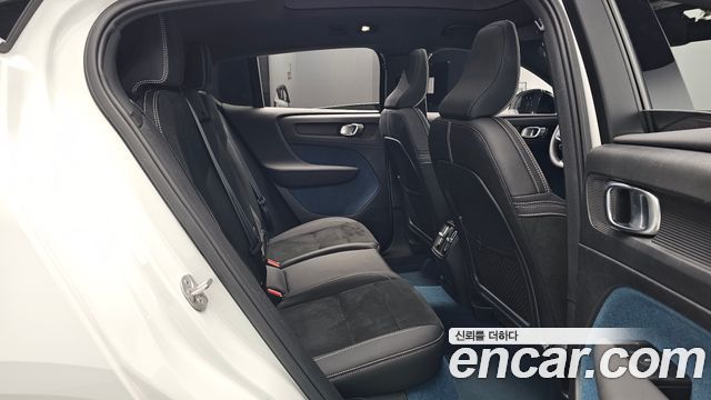 Volvo C40 2022 — photo 18