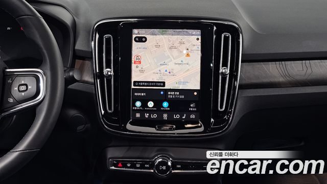 Volvo C40 2022 — photo 25