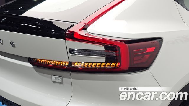 Volvo C40 2022 — photo 9