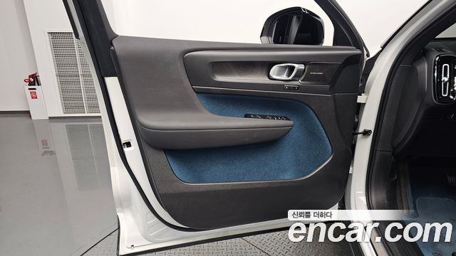 Volvo C40 2022 — photo 14