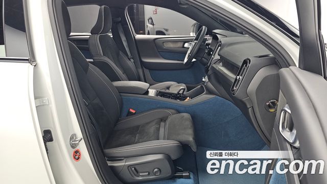 Volvo C40 2022 — photo 16