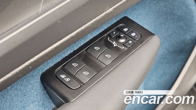 Volvo C40 2022 — photo 32