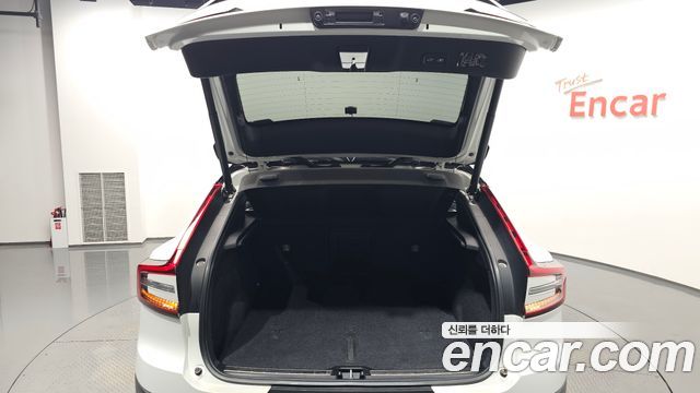 Volvo C40 2022 — photo 35