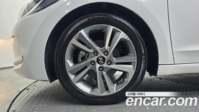 Hyundai AVANTE 2018 — photo 5