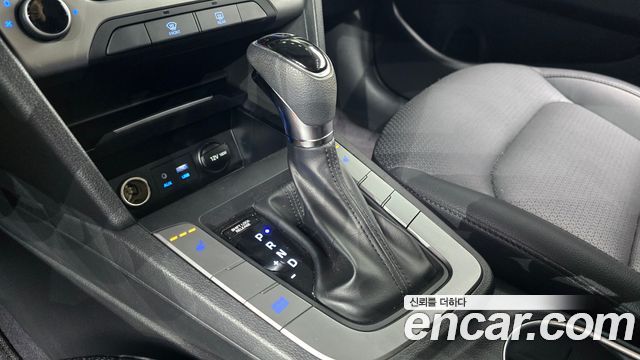 Hyundai AVANTE 2018 — photo 12