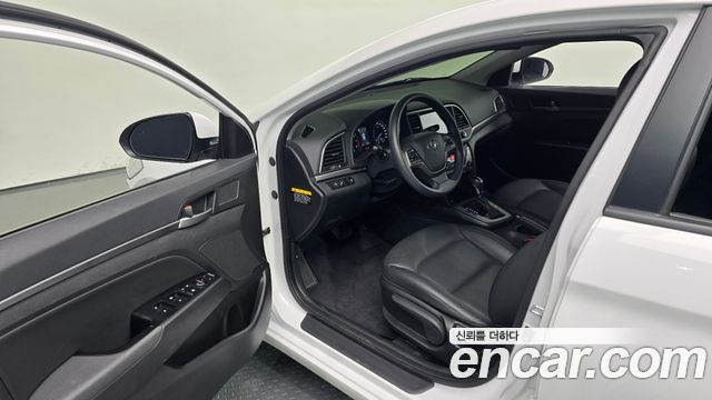 Hyundai AVANTE 2018 — photo 17