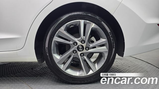 Hyundai AVANTE 2018 — photo 7