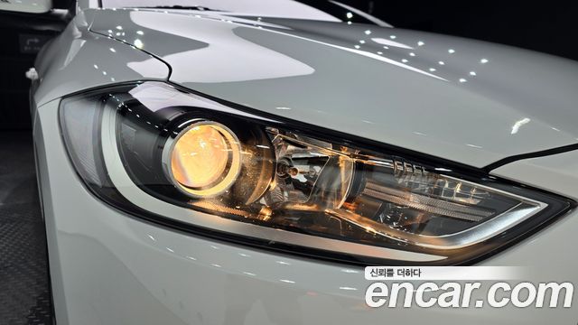Hyundai AVANTE 2018 — photo 8