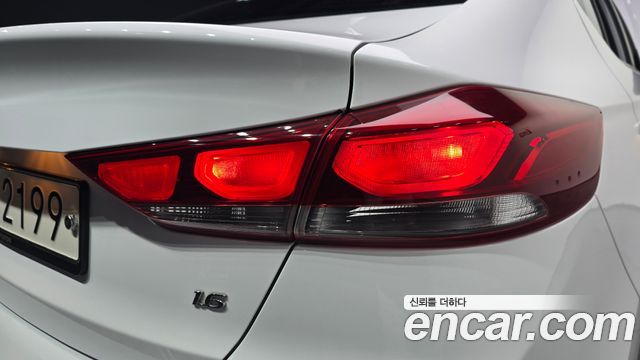 Hyundai AVANTE 2018 — photo 9