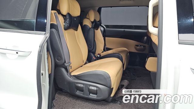 Kia Canival 2021 — photo 11