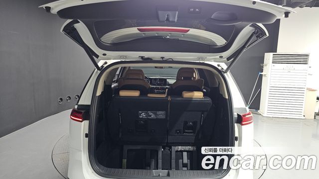 Kia Canival 2021 — photo 20