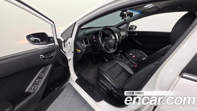 Kia K3 2013 — photo 13