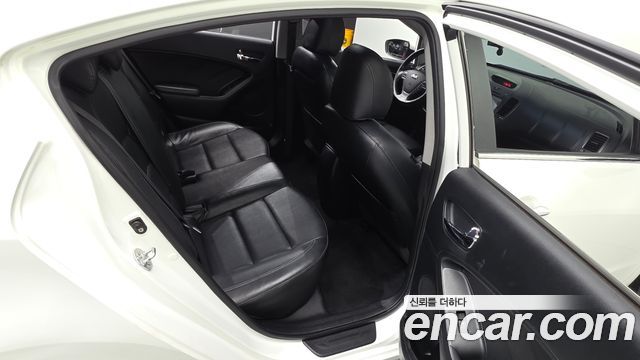 Kia K3 2013 — photo 17