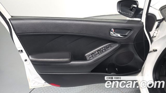 Kia K3 2013 — photo 14