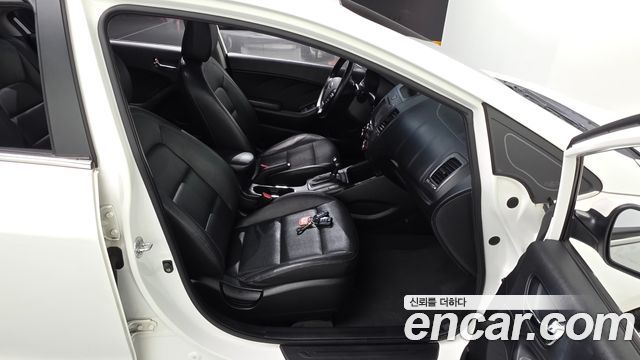 Kia K3 2013 — photo 16