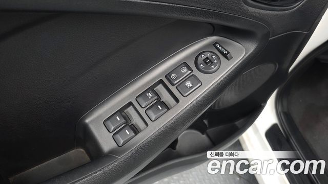 Kia K3 2013 — photo 27