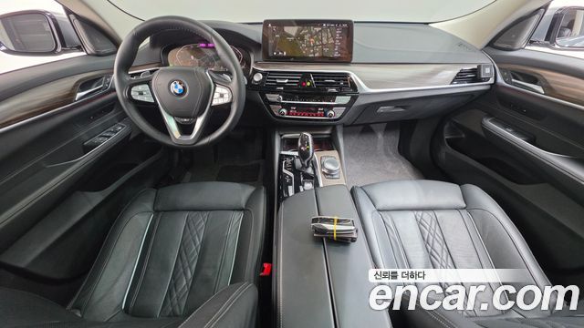 BMW Gran Turismo 2023 — photo 10