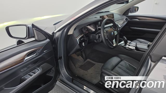 BMW Gran Turismo 2023 — photo 13