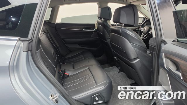 BMW Gran Turismo 2023 — photo 17