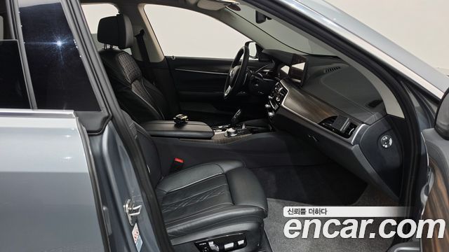 BMW Gran Turismo 2023 — photo 16