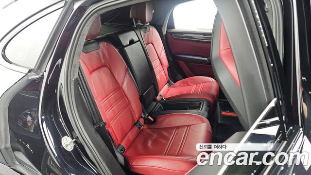 Porsche Cayenne 2020 — photo 17