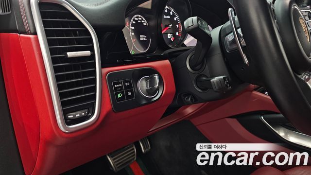 Porsche Cayenne 2020 — photo 25