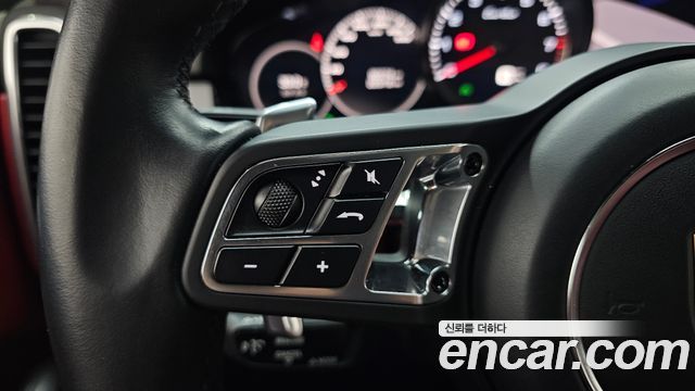 Porsche Cayenne 2020 — photo 27