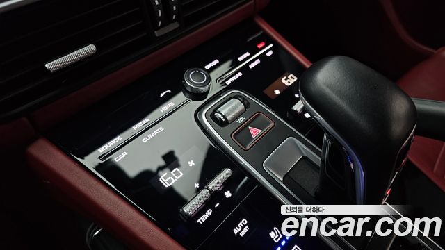 Porsche Cayenne 2020 — photo 29