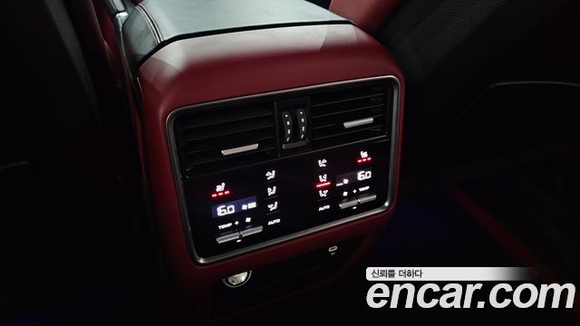 Porsche Cayenne 2020 — photo 33