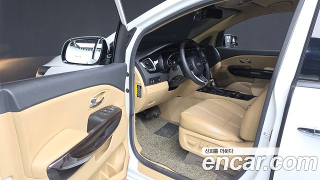 Kia Canival 2018 — photo 10