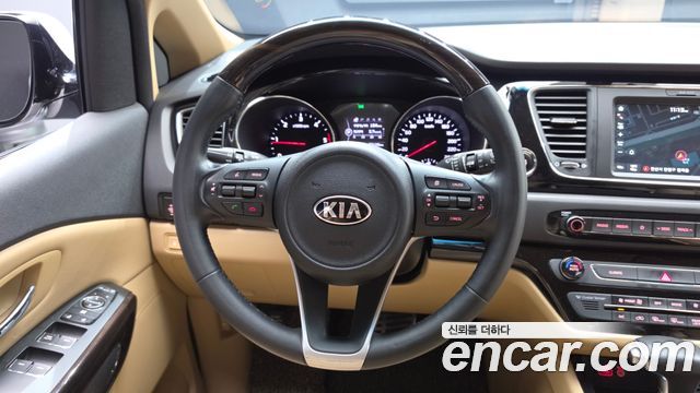 Kia Canival 2018 — photo 13