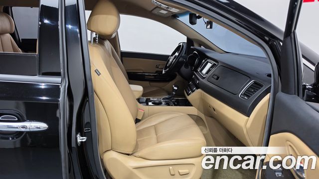 Kia Canival 2019 — photo 16