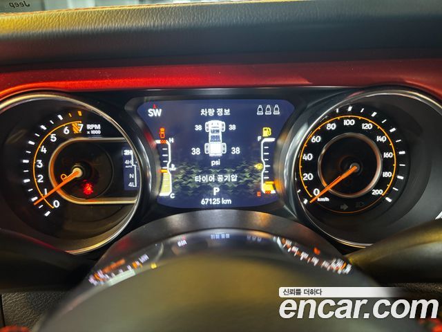 Jeep Gladiator 2023 — photo 8