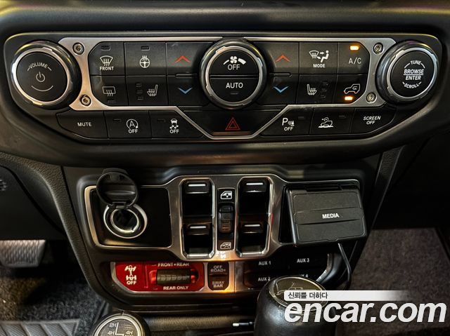 Jeep Gladiator 2023 — photo 13