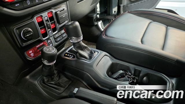 Jeep Wrangler 2025 — photo 13